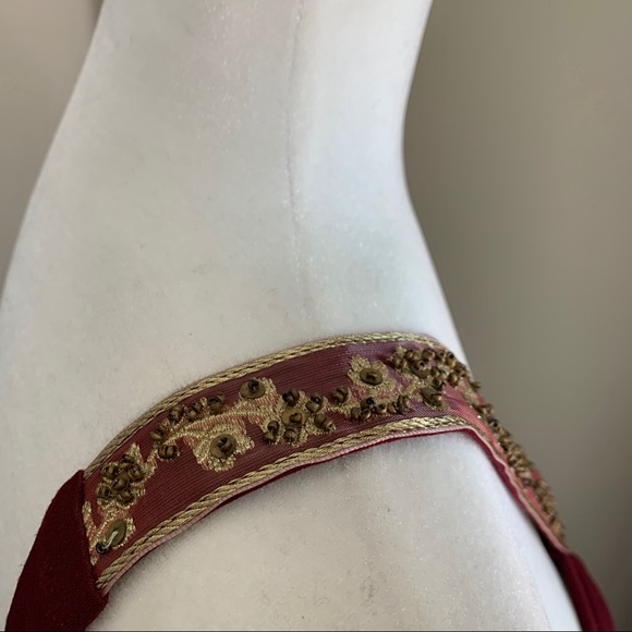 Volume Maroon Bead Detail V Neck Top - Picture 11 of 13